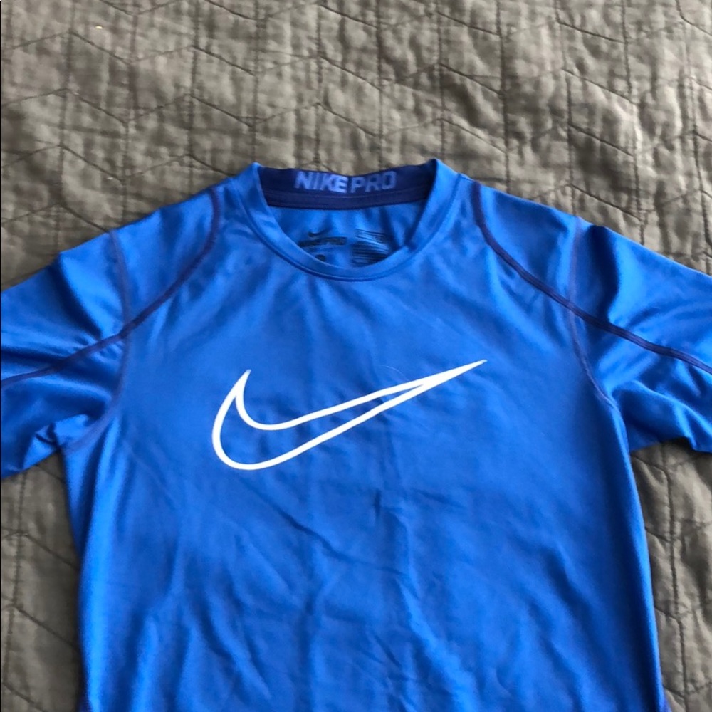 Nike fitted tshirt medium